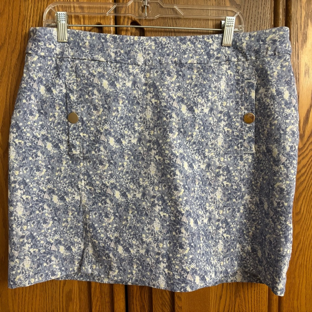 Briggs New York Blue and White Floral Skort